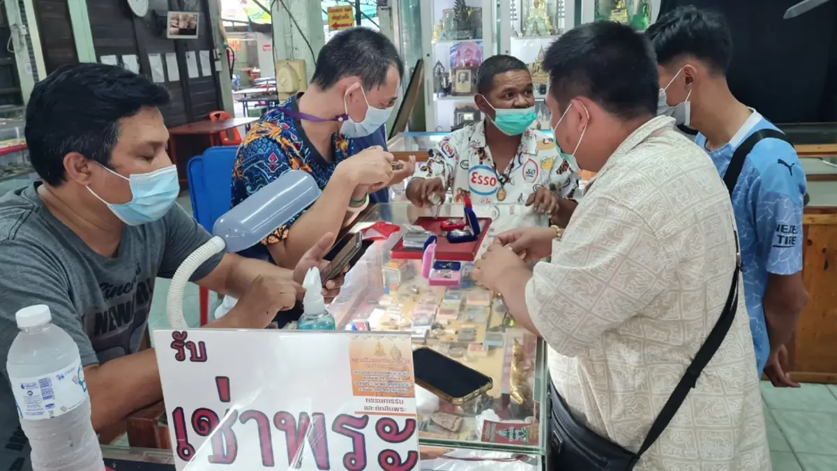 เซียนพระโคราช แห่เช่าบูชาเหรียญหลวงปู่แสงเกลี้ยงทุกแผง เซียนพระโคราช แห่เช่าบูชาเหรียญหลวงปู่แสงเกลี้ยงทุกแผง