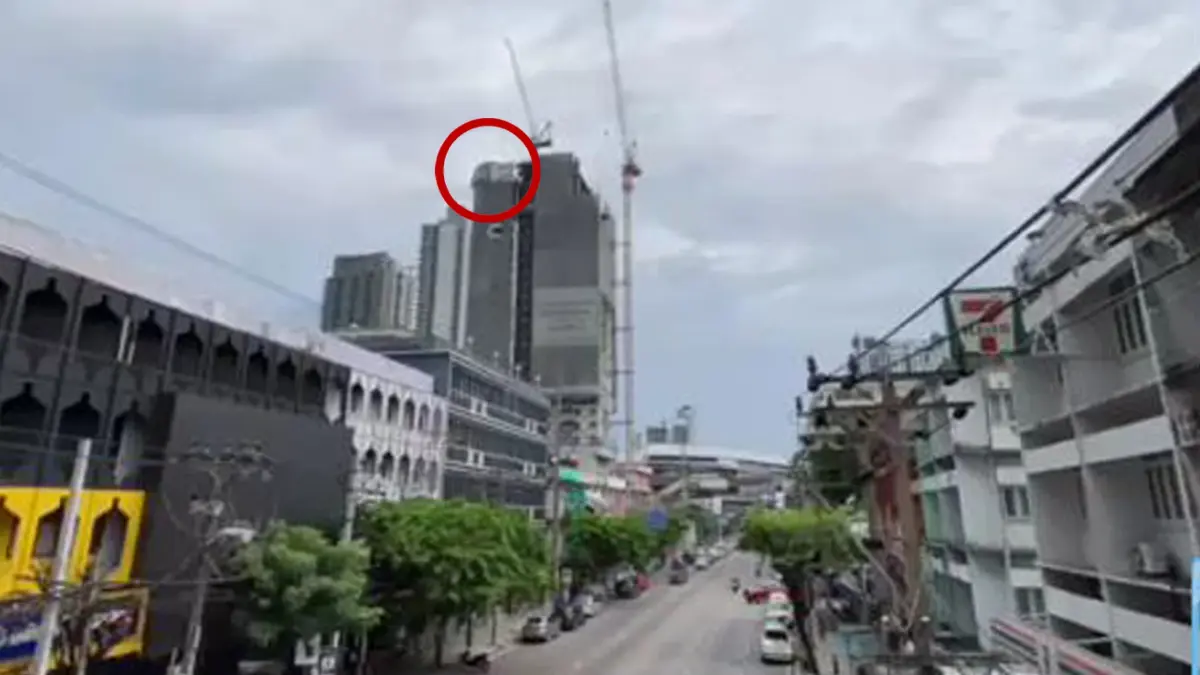 ระทึก!! ลมพายุ เสียงสนั่น ซัดโครงสร้างค้ำยันคอนโดฯ บางโพ