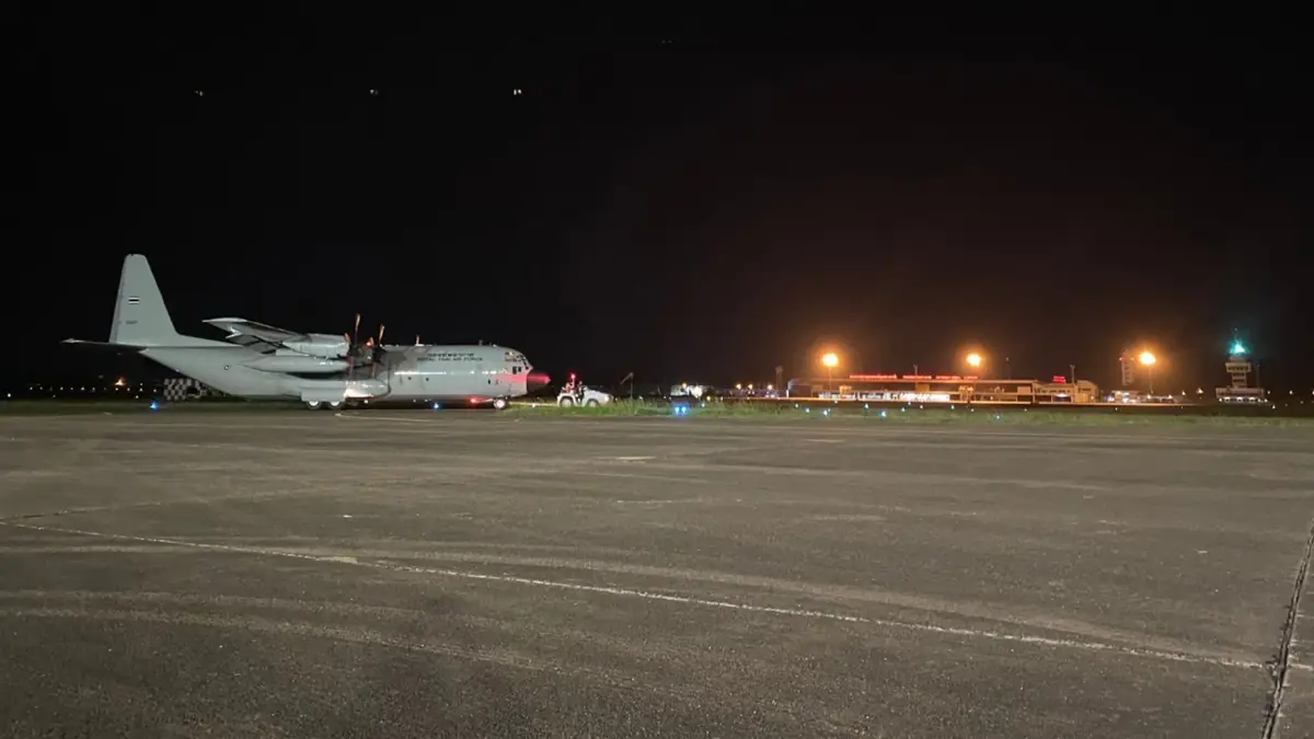 ย้าย เครื่องบิน C 130 ออกจากรันเวย์ สนามบินอุบลราชธานี เรียบร้อยแล้ว ย้าย เครื่องบิน C 130 ออกจากรันเวย์ สนามบินอุบลราชธานี เรียบร้อยแล้ว
