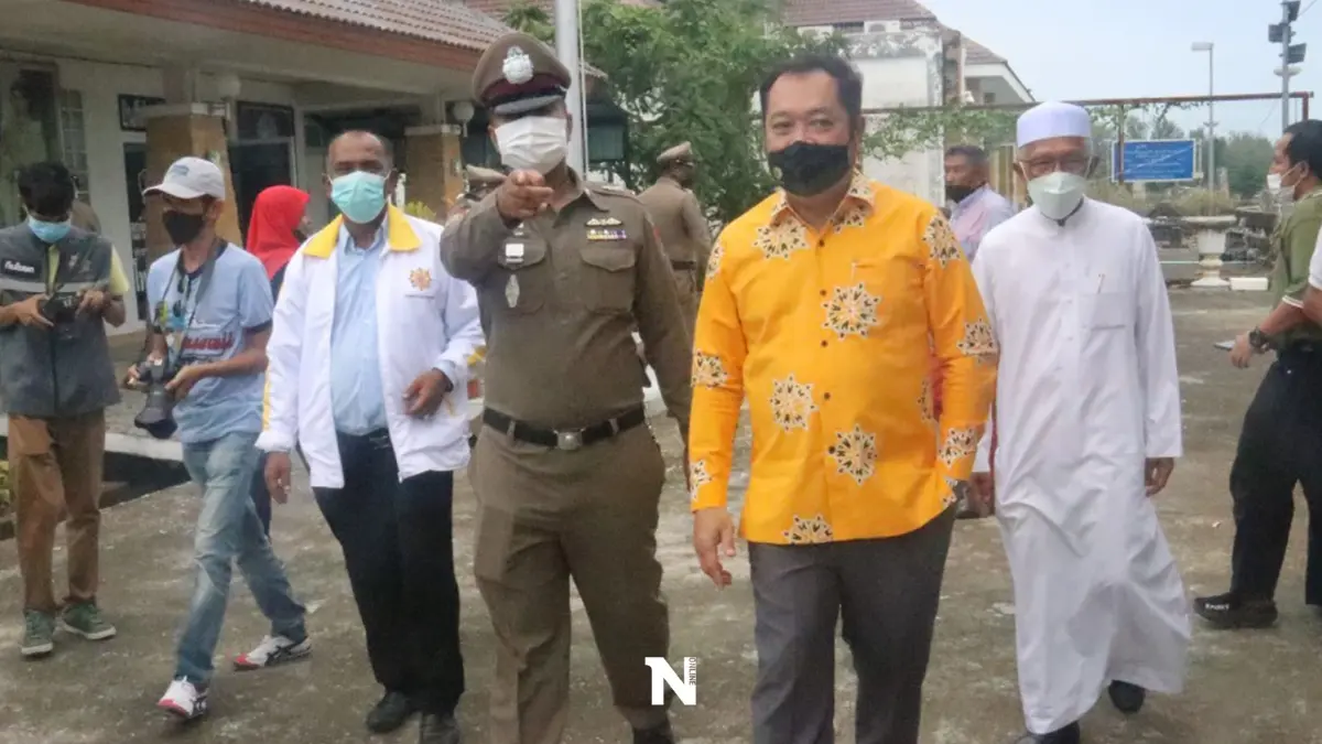 “ทวี”ลงพื้นที่ตากใบ เยี่ยม จนท.-ให้กำลังใจผู้ค้าหลังเจอเหตุรุนแรง “ทวี”ลงพื้นที่ตากใบ เยี่ยม จนท.-ให้กำลังใจผู้ค้าหลังเจอเหตุรุนแรง