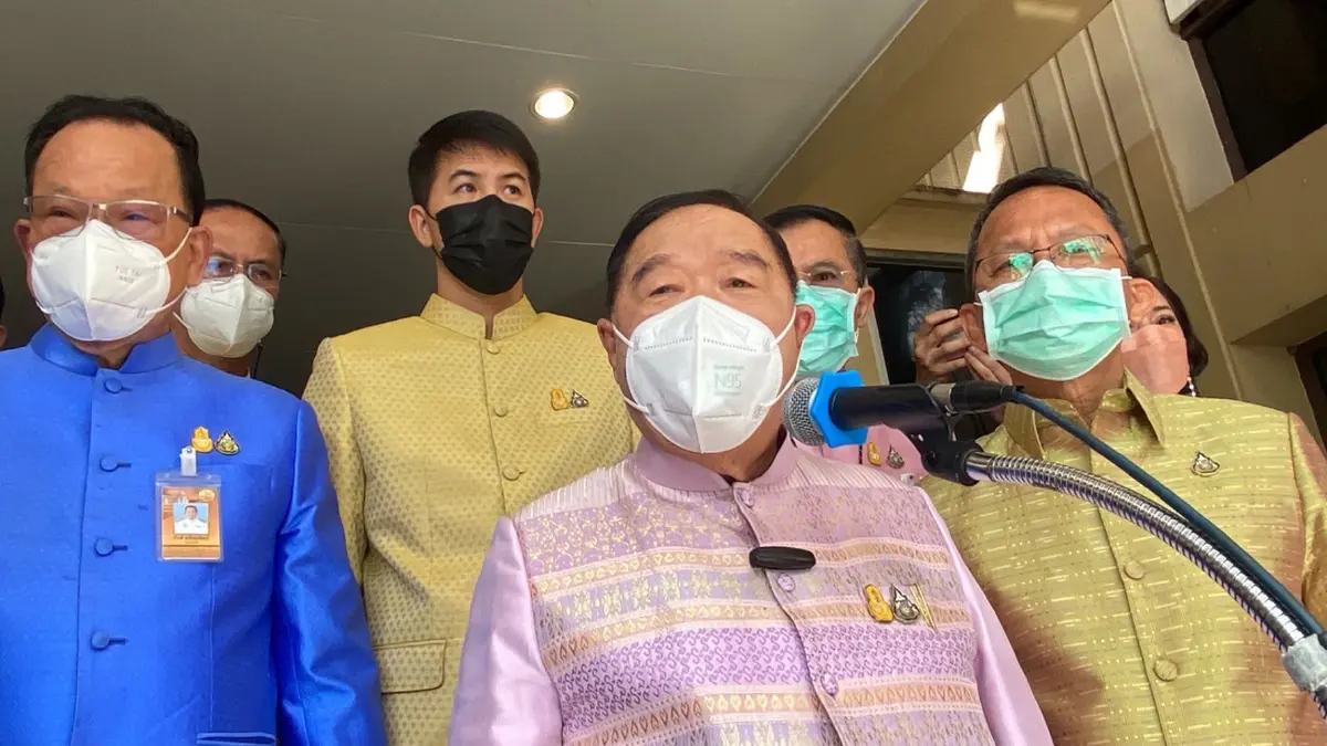 บิ๊กป้อม มั่นใจพรรคเล็กโหวตหนุนศึกซักฟอก รับ พรรคศท.บางคนอาจไม่ยกมือให้