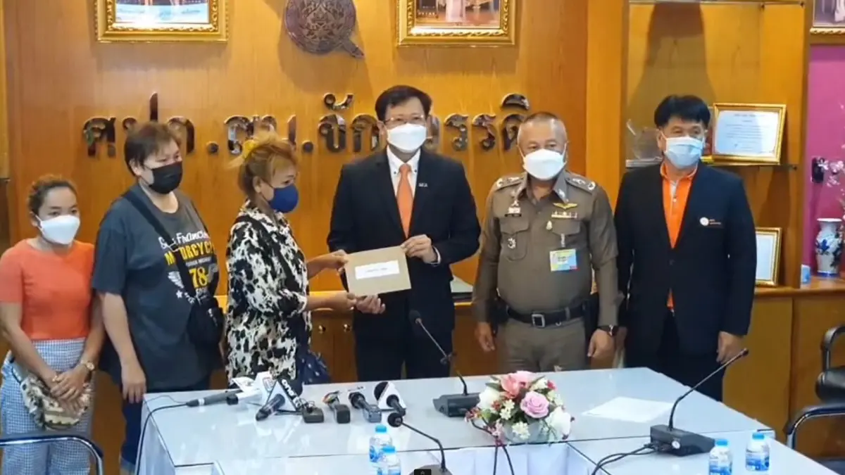 กฟน.มอบเงินช่วยเหลือแม่ค้ารถเข็น กระทบไฟไหม้สำเพ็ง