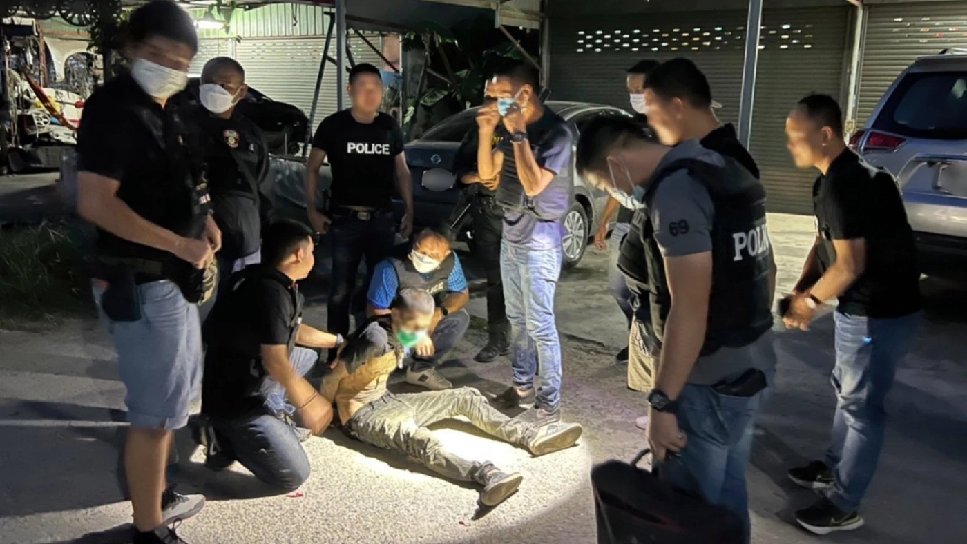 ตร.แกะรอยจับ "อ๊อด ศตวรรษ" มือปืนประกบยิง "ผจก.ไฟแนนซ์" บาดเจ็บหนัก ตร.แกะรอยจับ "อ๊อด ศตวรรษ" มือปืนประกบยิง "ผจก.ไฟแนนซ์" บาดเจ็บหนัก