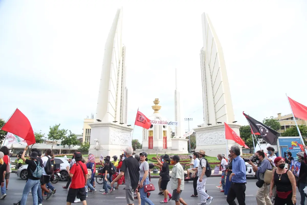 ประมวลภาพ ลานคนเมือง 24 มิถุนายน รำลึก 90 ปีการเปลี่ยนแปลงการปกครอง