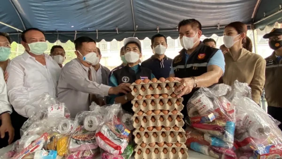 "ธรรมนัส" ควง ส.ส. ช่วยชุมชนบ่อนไก่ เมินถูกมองลงพื้นที่อิงการเมือง
