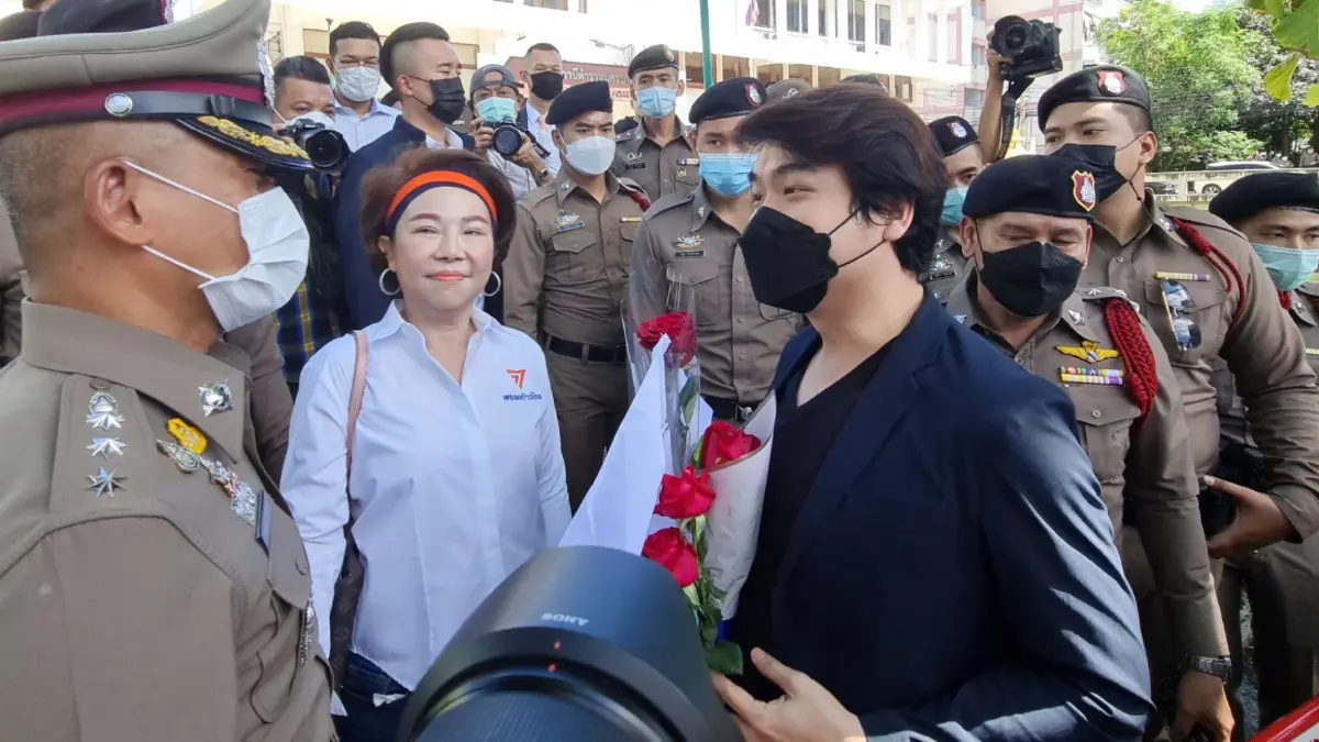 “ปิยบุตร" ปฎิเสธข้อกล่าวหาม.112 ฝากนักร้องควรใช้กม.อย่าจินตนาการ “ปิยบุตร" ปฎิเสธข้อกล่าวหาม.112 ฝากนักร้องควรใช้กม.อย่าจินตนาการ