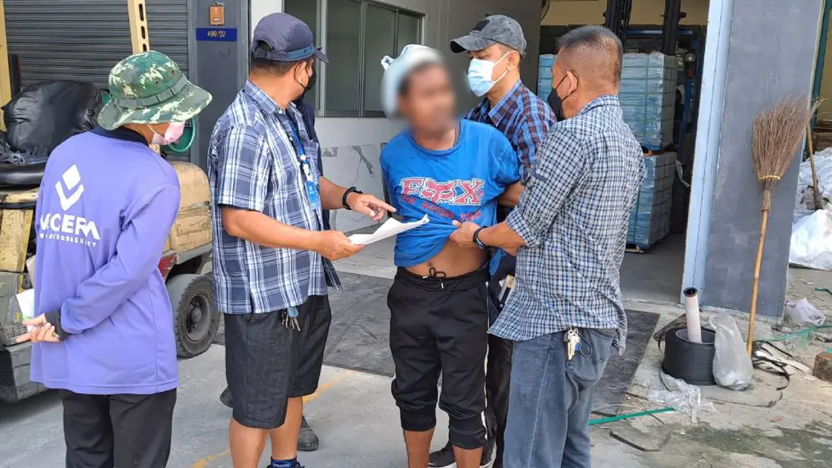 กองปราบฯ ตามรวบไอ้โฉดลวงเด็ก 11 ปีกระทำชำเรา หนี 18 ปีสุดท้ายไม่รอด กองปราบฯ ตามรวบไอ้โฉดลวงเด็ก 11 ปีกระทำชำเรา หนี 18 ปีสุดท้ายไม่รอด