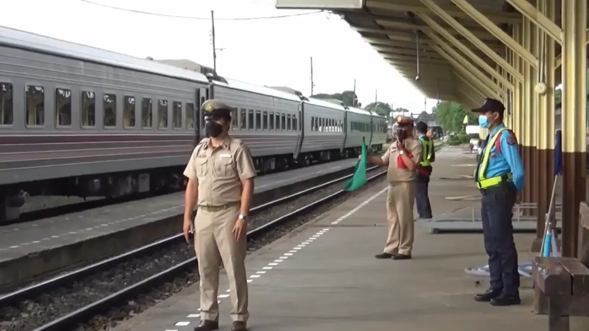 คนแห่ใช้รถไฟเพิ่มร้อยละ 20 ค่าตั๋วถูก แม้น้ำมันมีราคาแพง คนแห่ใช้รถไฟเพิ่มร้อยละ 20 ค่าตั๋วถูก แม้น้ำมันมีราคาแพง
