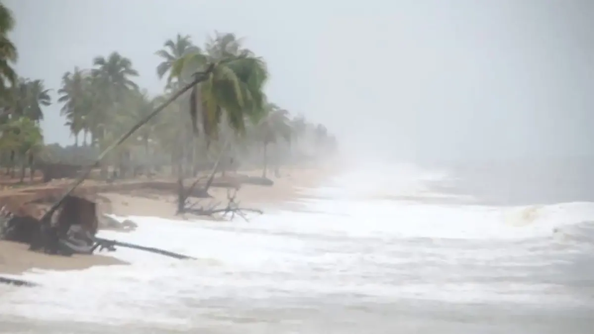 สภาพอากาศวันนี้ ทั่วประเทศฝนลดลง ใต้ยังหนักฝน-คลื่นลมแรง ขอชาวเรือระวัง