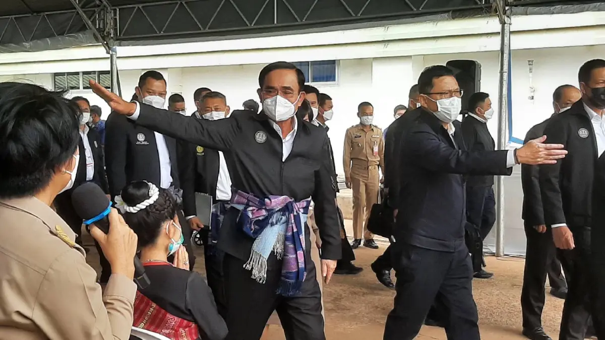 นายกฯ ลงพื้นที่ตรวจราชการ จ.สกลนคร ชาวบ้านต้อนรับอบอุ่น