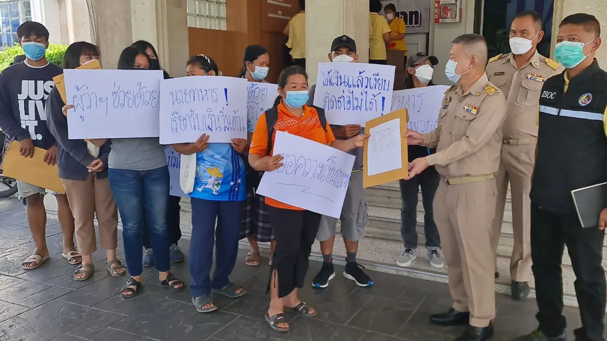 ร้องผู้ว่าฯพิษณุโลก ทหารหลอกฝากรับราชการเสียหายนับล้านบาท ร้องผู้ว่าฯพิษณุโลก ทหารหลอกฝากรับราชการเสียหายนับล้านบาท
