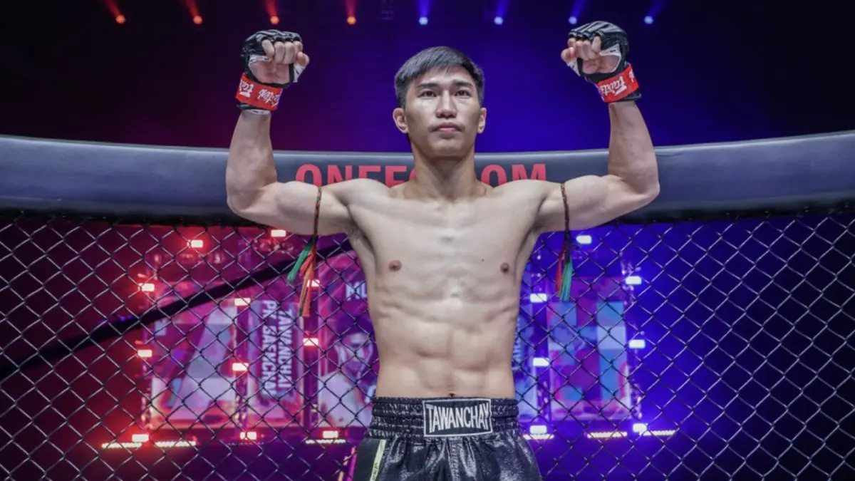 "ตะวันฉาย" ยึดเบอร์ 1 รุ่นเฟเธอร์เวตเป็นทางการ ก่อนชิงเข็มขัด "เพชรมรกต"