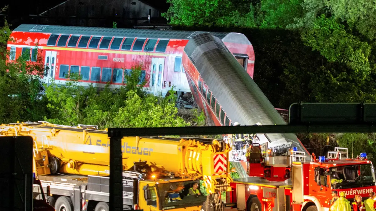 รถไฟตกรางในเยอรมนี เสียชีวิตเพิ่มเป็น 5 ราย รถไฟตกรางในเยอรมนี เสียชีวิตเพิ่มเป็น 5 ราย
