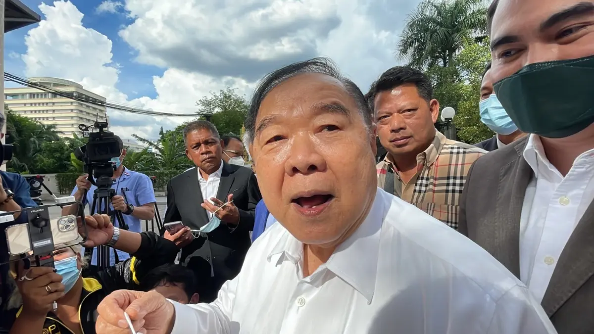 บิ๊กป้อม อารมณ์ดีเข้า พปชร. วาง ส.ส.ทั้งพรรคเป็นองครักษ์ ครม. ศึกอภิปราย