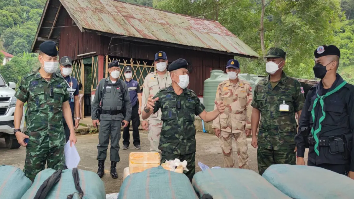 กองกำลังผาเมือง รวบขบวนการขนยาเสพติดข้ามชายแดน ยึดยาบ้า 5 ล้านเม็ด กองกำลังผาเมือง รวบขบวนการขนยาเสพติดข้ามชายแดน ยึดยาบ้า 5 ล้านเม็ด