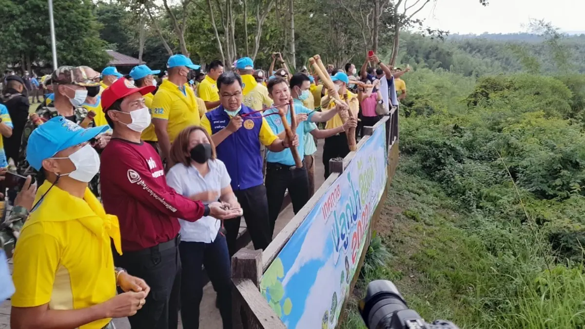“ปลูกป่าลอยฟ้า 2022” กิจกรรมหนังสติ๊ก ดูแลป่าทับลาน
