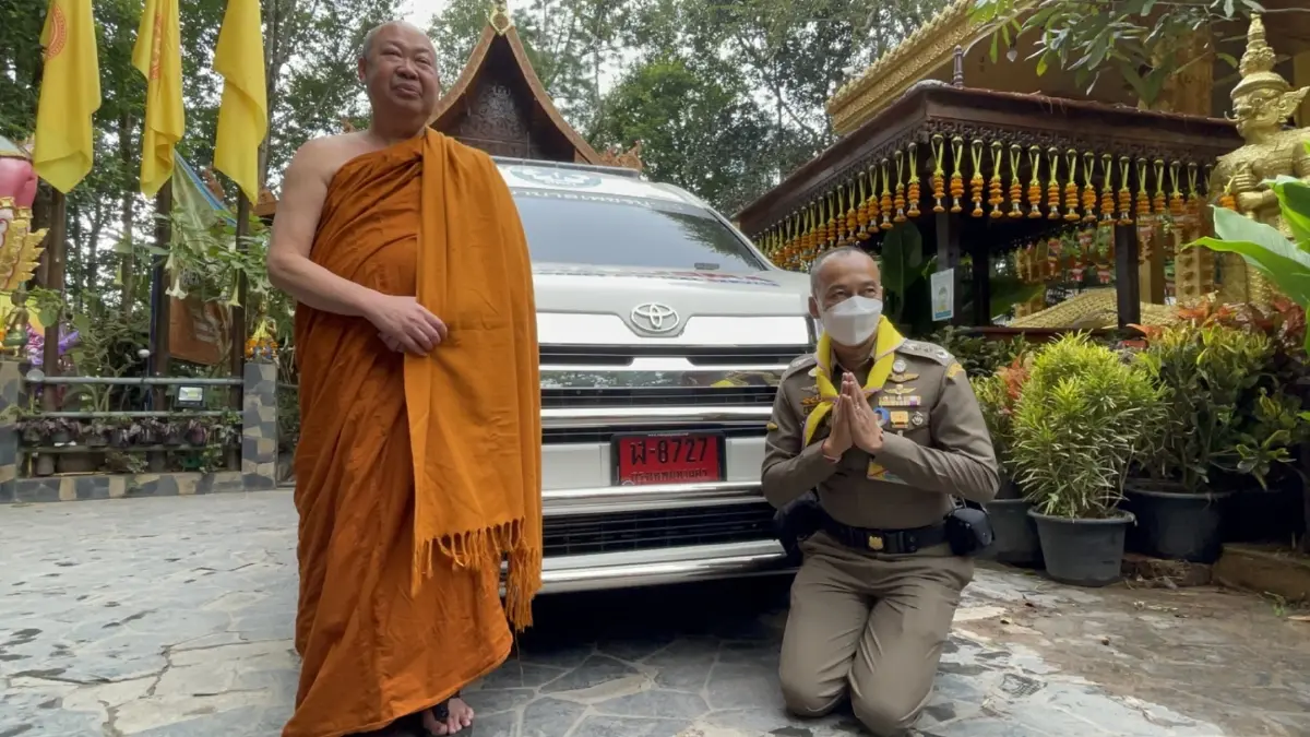 ผู้ช่วย ผบ.ตร.นำคณะถวายรถพยาบาล เนื่องในวันเฉลิมพระชนมพรรษาพระบรมราชินี ผู้ช่วย ผบ.ตร.นำคณะถวายรถพยาบาล เนื่องในวันเฉลิมพระชนมพรรษาพระบรมราชินี