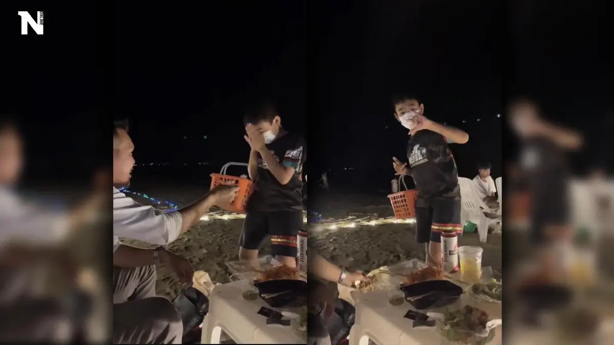 วางตะเกียบลง ! ถ้าอยากได้เม็ดมะม่วงของผม ลีลาการขายของเด็กชายริมหาดพัทยา วางตะเกียบลง ! ถ้าอยากได้เม็ดมะม่วงของผม ลีลาการขายของเด็กชายริมหาดพัทยา