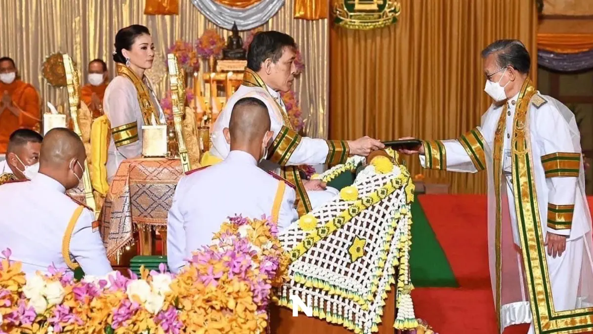'ในหลวง - พระราชินี' เสด็จฯ พระราชทานปริญญาบัตรแก่บัณฑิต มสธ. วันแรก