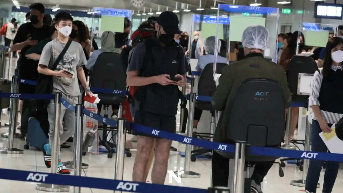 ครม. ไฟเขียว ต่างชาติเดินทางเข้าไทยผ่านสนามบิน ไม่ต้องกรอกใบ ตม.6