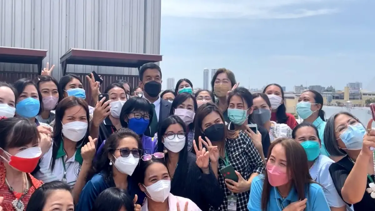 “ชัชชาติ” ฟีเวอร์ สาวๆ ข้าราชการกทม. แห่กรี๊ดยิ่งกว่าศิลปินเกาหลี “ชัชชาติ” ฟีเวอร์ สาวๆ ข้าราชการกทม. แห่กรี๊ดยิ่งกว่าศิลปินเกาหลี