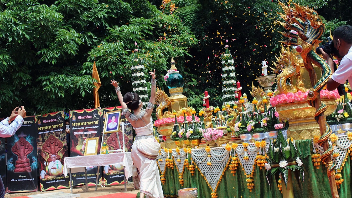 เปิดแล้วถ้ำนาคาหลังปิด 1 เดือน นทท.ยังคึกคักพร้อมทำพิธีเปิดป่าเปิดเขา เปิดแล้วถ้ำนาคาหลังปิด 1 เดือน นทท.ยังคึกคักพร้อมทำพิธีเปิดป่าเปิดเขา