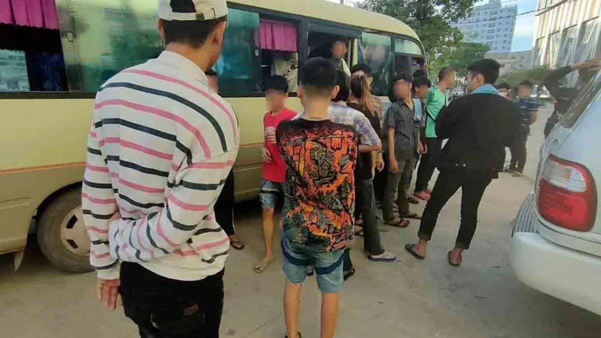 19 คนไทยกลับสู่อ้อมอกครอบครัว หลังถูกแก๊งคอลเซ็นเตอร์หลอกไปทำงานกัมพูชา 19 คนไทยกลับสู่อ้อมอกครอบครัว หลังถูกแก๊งคอลเซ็นเตอร์หลอกไปทำงานกัมพูชา