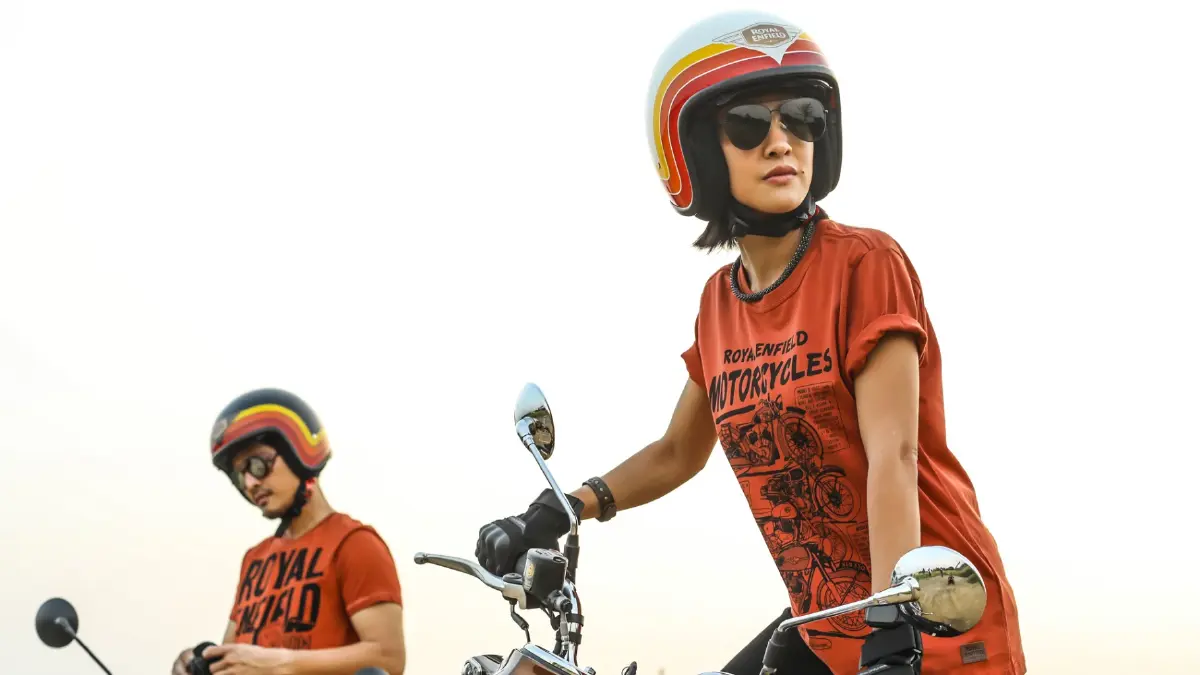 สาวก "รอยัล เอ็นฟีลด์" ต้องไม่พลาดกับ Spirit Helmets สาวก "รอยัล เอ็นฟีลด์" ต้องไม่พลาดกับ Spirit Helmets