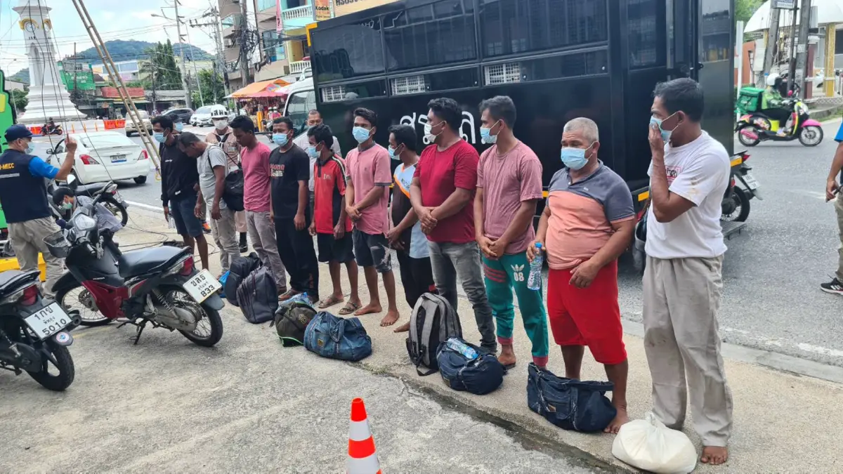 ศรชล. จับ เรือประมงอินโดนีเซีย พร้อมลูกเรือ 11 คน รุกน่านน้ำไทย ลักลอบทำประมง ศรชล. จับ เรือประมงอินโดนีเซีย พร้อมลูกเรือ 11 คน รุกน่านน้ำไทย ลักลอบทำประมง