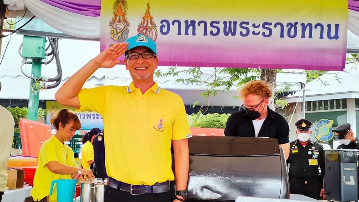 “บิลลี่ โอแกน” ร่วมเป็นจิตอาสา แจกอาหารและน้ำดื่มพระราชทาน “บิลลี่ โอแกน” ร่วมเป็นจิตอาสา แจกอาหารและน้ำดื่มพระราชทาน