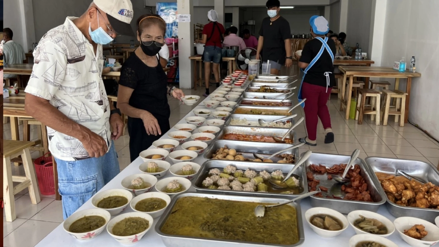 ยุคนี้ยังมี ชี้เป้ากับข้าว 10 บาท ตักข้าวไม่อั้น เจ้าของคืนกำไรยุคของแพง ยุคนี้ยังมี ชี้เป้ากับข้าว 10 บาท ตักข้าวไม่อั้น เจ้าของคืนกำไรยุคของแพง