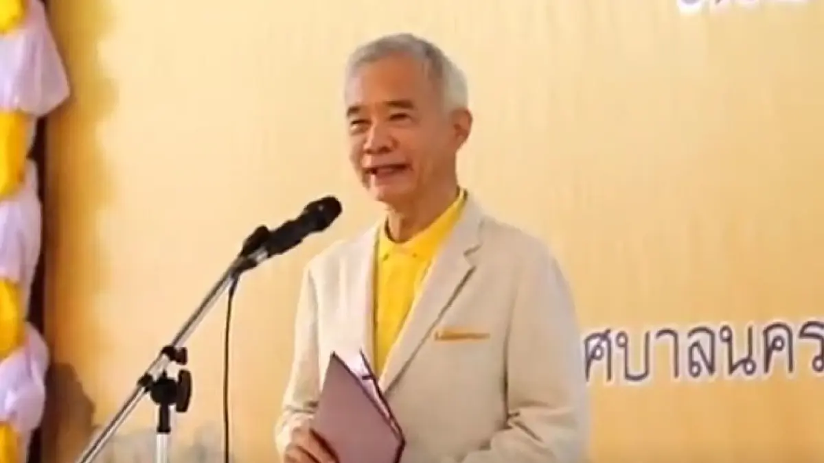 “สุวัจน์”  ลั่นต้องใช้บัตรเลือกตั้ง 2 ใบ ยึดรธน.ที่แก้ไขไปแล้ว