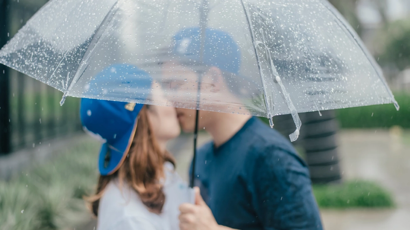 6 กรกฎาคม ของทุกปี วันจูบโลก (World Kissing Day)