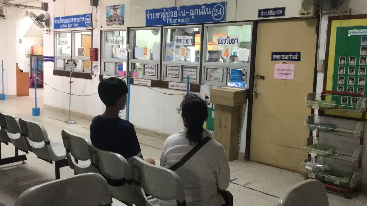 สาวทอมพร้อมพวกร่วม 10 ฟันกระทืบเด็ก 5 คน ไม่พอใจเบิ้ลเสียงรถจยย. สาวทอมพร้อมพวกร่วม 10 ฟันกระทืบเด็ก 5 คน ไม่พอใจเบิ้ลเสียงรถจยย.