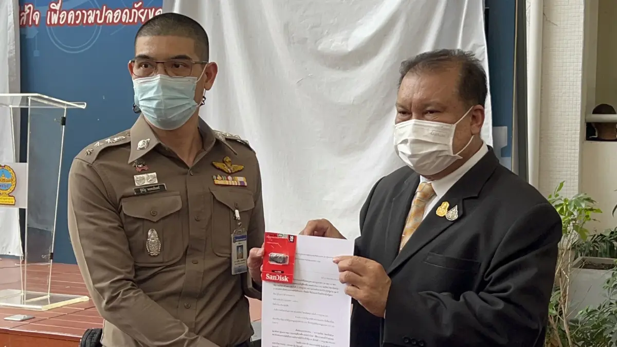 "สนธิญา" ร้องบช.น.เอาผิด"อมรัตน์" พาดพิงสถาบัน