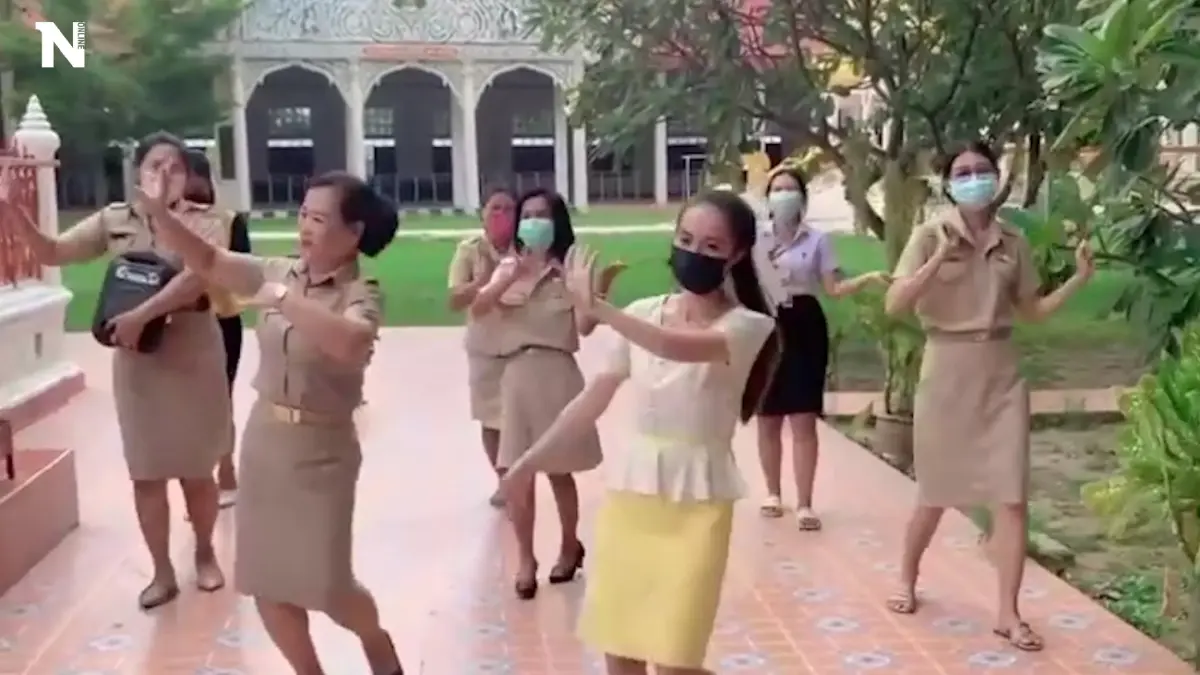 ในที่สุดโรงเรียนก็มีครูผู้ชาย ครูสาวเฮ รำแก้บนรอบโบสถ์ 9 รอบ