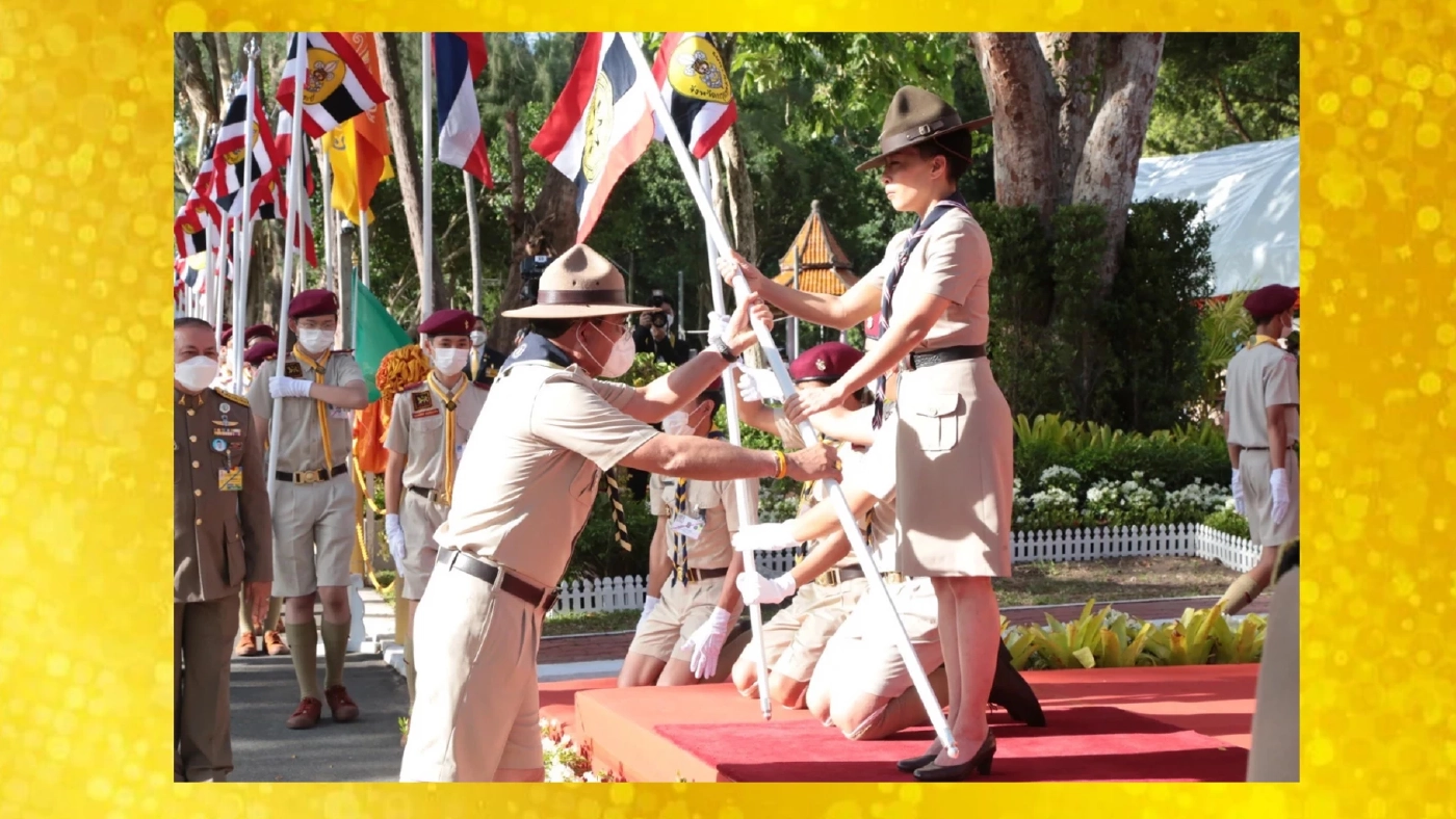 พระราชทานธงคณะลูกเสือแห่งชาติในวันคล้ายวันสถาปนาลูกเสือแห่งชาติ