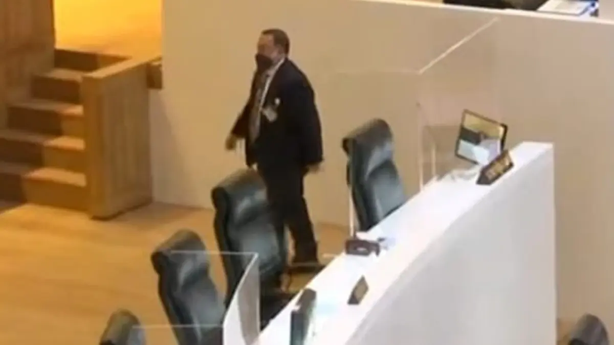 “จุติ-ณัฐชา” ซัดกันนัวกลางสภาฯ หลังถูกจี้ตอบปมทุจริตการเคหะฯ