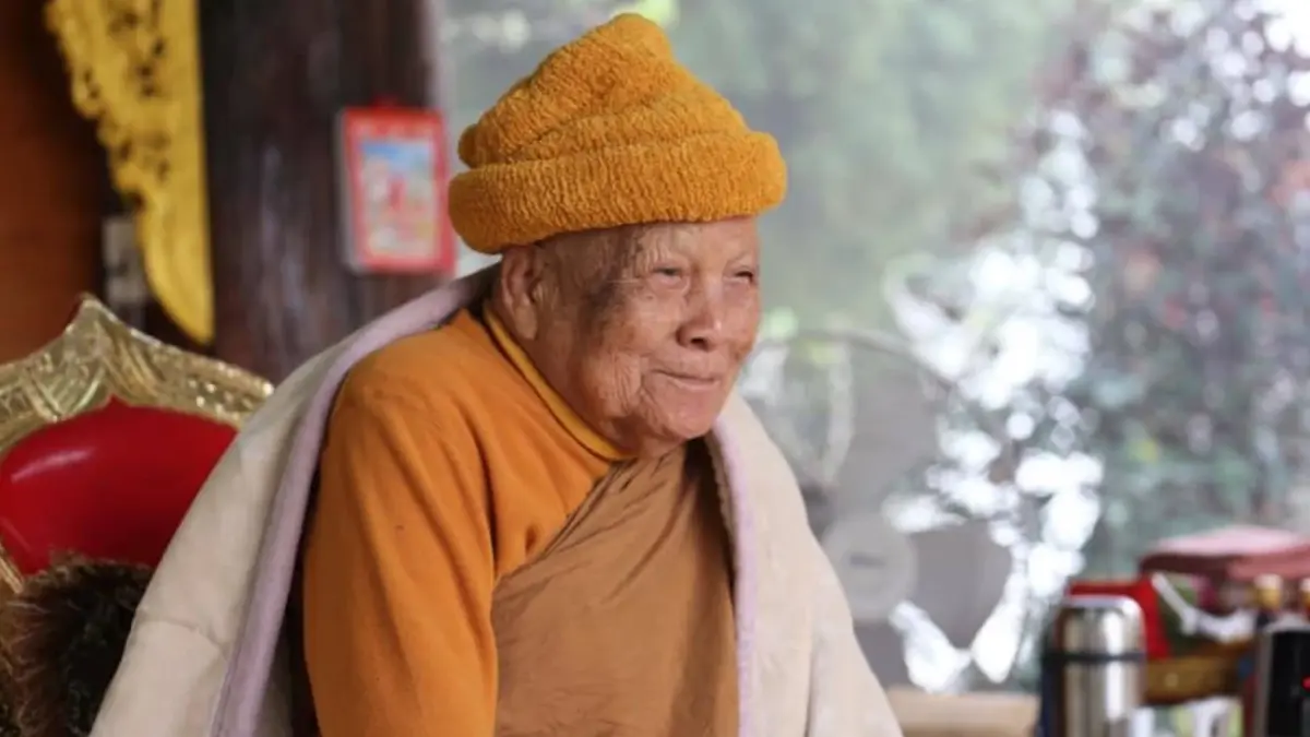 ลูกศิษย์ห่วง “หลวงปู่แสง” อาพาธ ติดเชื้อทางเดินปัสสาวะ กราบได้แค่หน้ากุฏิ
