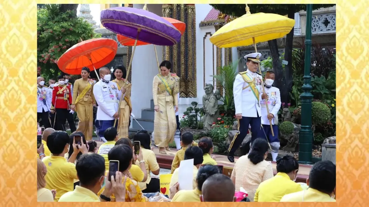 ในหลวง พระราชินี เสด็จฯ ไปในการพระราชพิธีเฉลิมพระชนมพรรษา ในหลวง พระราชินี เสด็จฯ ไปในการพระราชพิธีเฉลิมพระชนมพรรษา