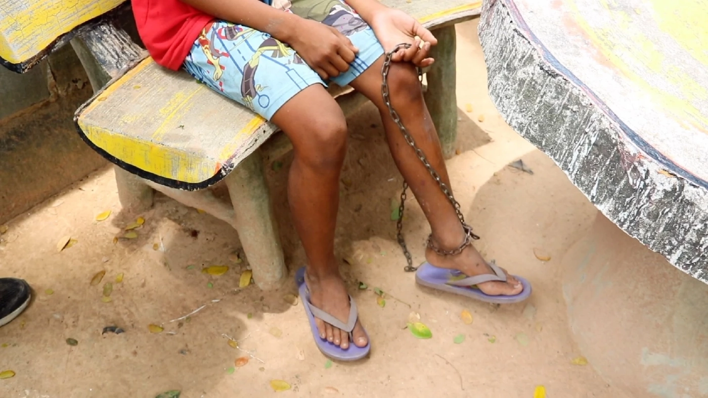 สลดสองปู่ ย่าล่ามโซ่หลาน 11 ขวบฐานไม่เชื่อฟัง สลดสองปู่ ย่าล่ามโซ่หลาน 11 ขวบฐานไม่เชื่อฟัง