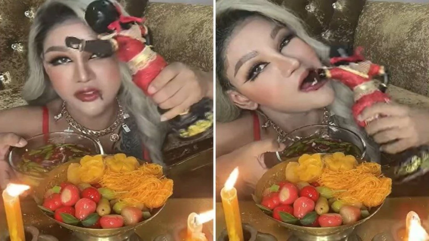 เอาอะไรคิด “ขนเพชร” กินกุมารทองจิ้มน้ำปลาร้า ชาวเน็ตสวดยับหนักกว่าพระบิดา