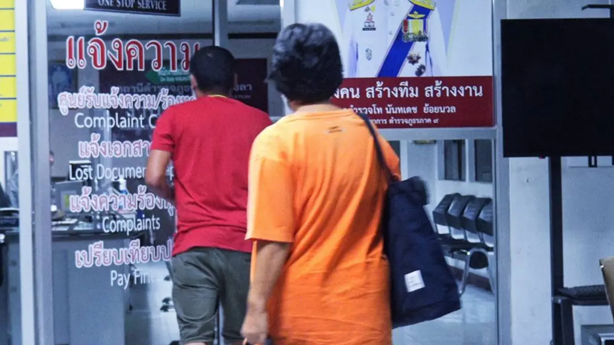 หิ้วผู้ต้องหาแก๊งฮั้วประมูลรถอบจ.สงขลาฝากขังลุ้นประกันตัว หิ้วผู้ต้องหาแก๊งฮั้วประมูลรถอบจ.สงขลาฝากขังลุ้นประกันตัว