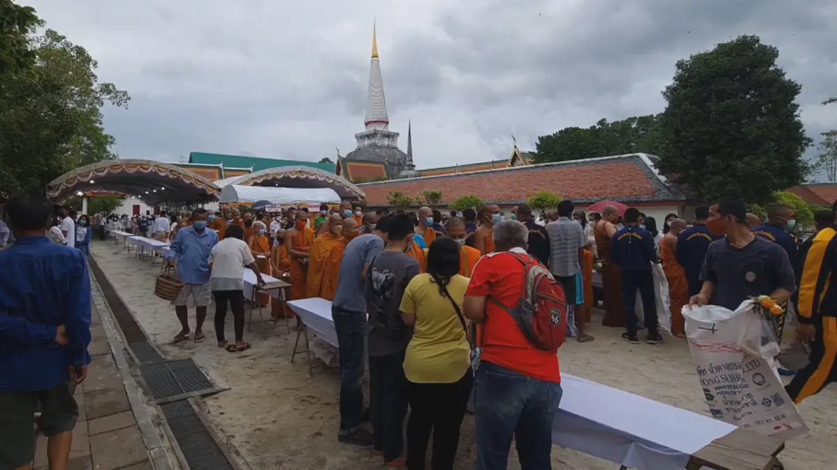 ชาวนครศรีฯ ร่วมทำบุญตักบาตรวันอาสาฬหบูชาหน้าองค์พระบรมธาตุเจดีย์ ชาวนครศรีฯ ร่วมทำบุญตักบาตรวันอาสาฬหบูชาหน้าองค์พระบรมธาตุเจดีย์