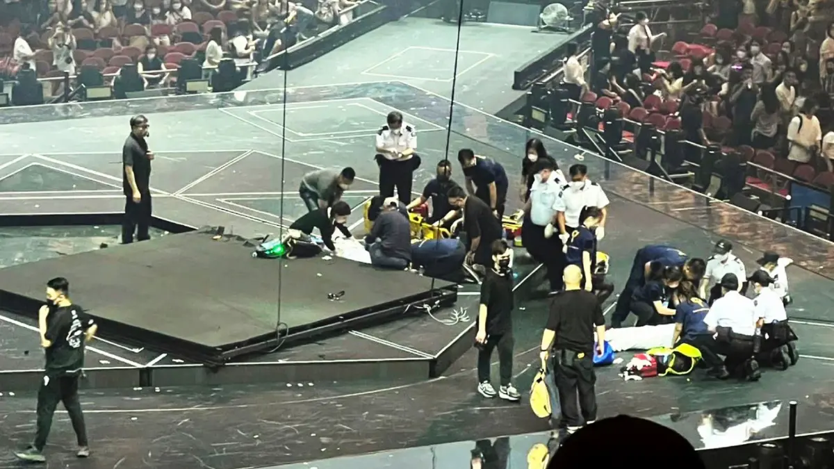 เกิดอุบัติเหตุบนเวทีคอนเสิร์ต Canto-pop ที่ฮ่องกง