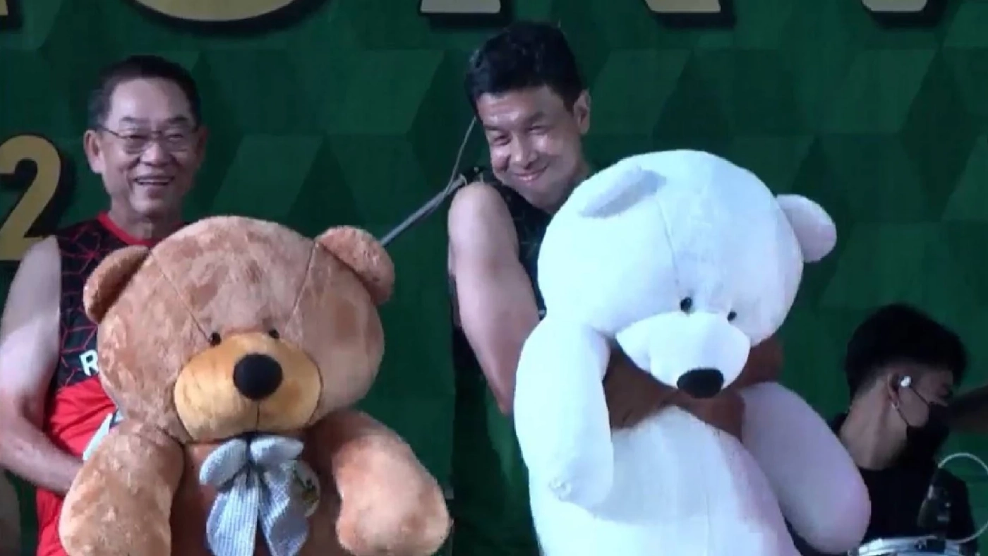 โซเชียลแห่แซว “ผู้ว่าฯ ชัชชาติ” แข็งแกร่งแค่ไหน ก็พ่ายให้ความมุ้งมิ้ง