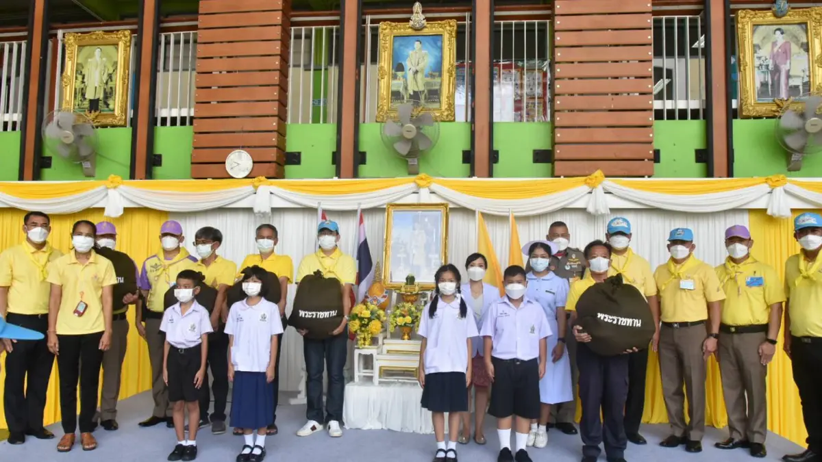 “จิตอาสาพระราชทานรอบเขตพระราชฐาน” เฉลิมพระชนมพรรษา 70 พรรษา “จิตอาสาพระราชทานรอบเขตพระราชฐาน” เฉลิมพระชนมพรรษา 70 พรรษา