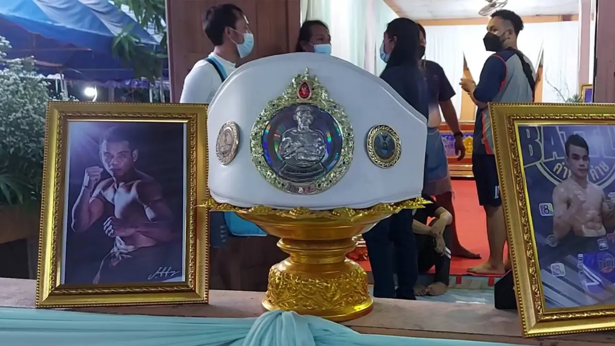 "ปานเพชร" กลับสู่มาตุภูมิ ญาติ-เพื่อนบ้าน แห่อาลัยร่วมพิธีรดน้ำศพ