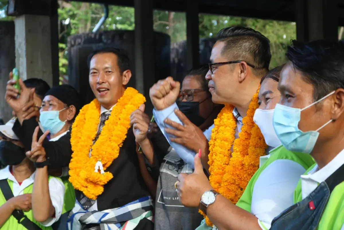 "พรรคไทยสมาร์ท" ลุยเปิดตัวอีสานย้ำนโยบายปลดหนี้-สร้างรายได้ "พรรคไทยสมาร์ท" ลุยเปิดตัวอีสานย้ำนโยบายปลดหนี้-สร้างรายได้