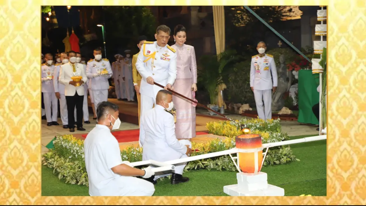 ในหลวง-พระราชินี เสด็จฯทรงบำเพ็ญพระราชกุศล เนื่องในวันอาสาฬหบูชา